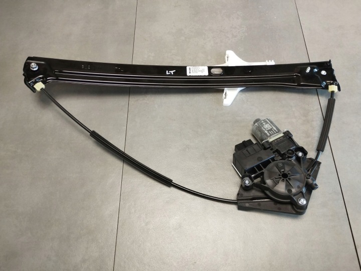 Volkswagen Touran III 2025 mechanizmus ablak bal far 5TA839461B