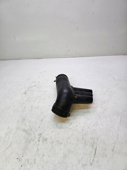 intake air hose AUDI A3 8V VW SEAT SKODA 04E129651C