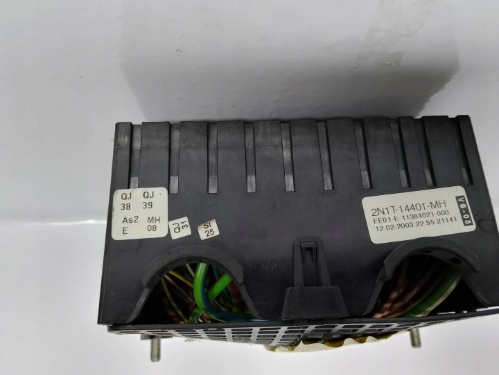 skříňka pojistek Ford fusion 2N1T 14401 MH