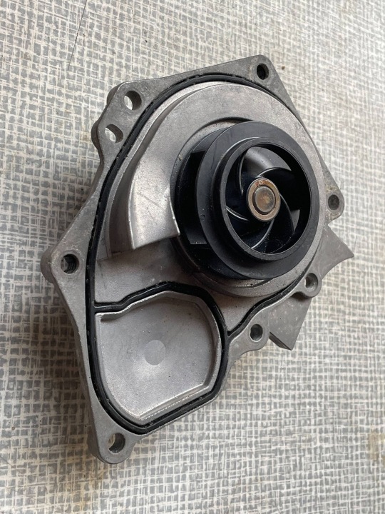 VW AUDI SEAT SKODA. 06L121012L Pompe Liquide chlodzacego. !J