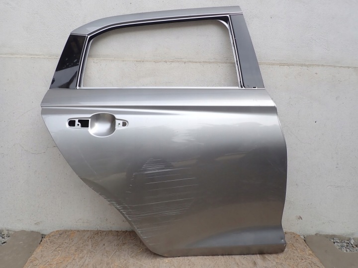dvere pravé zadné pravý zadok SUZUKI SWIFT MK9 IX ZD 2023- 68003-70T00