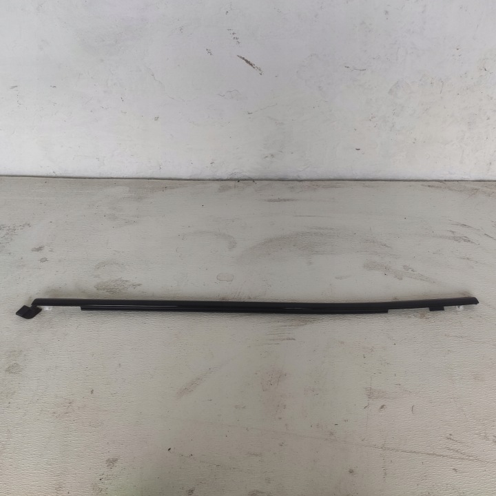 VOLVO XC60 II 2022 R-design moulding dust door left rear part