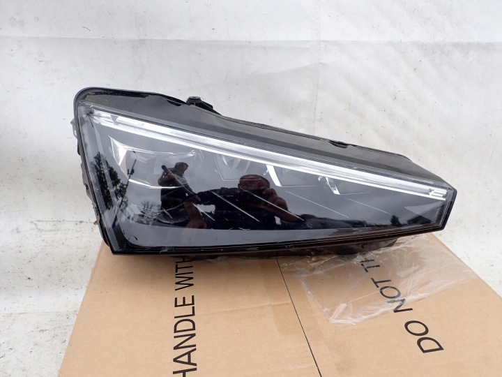 SKODA SCALA 19-> Feux phare Avant Avant Droit