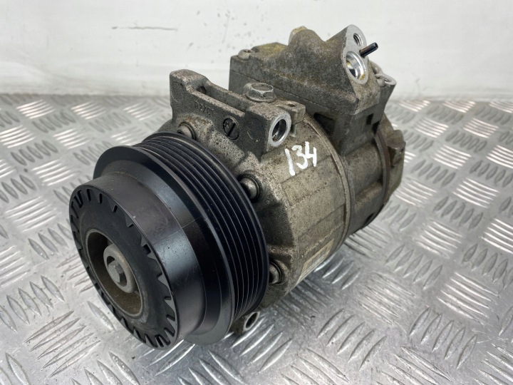 Mercedes E200 W212 1.8 CGI compressor; compressor of the air conditioning A0022304511