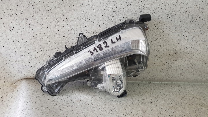 TOYOTA PRIUS PRIME 2017 - links Nebelscheinwerfer LED DRL 3182