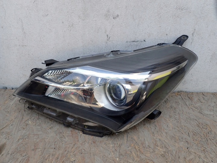 light left REFLEKTOR TOYOTA YARIS 3 III P13 LIFT 2014-2017R
