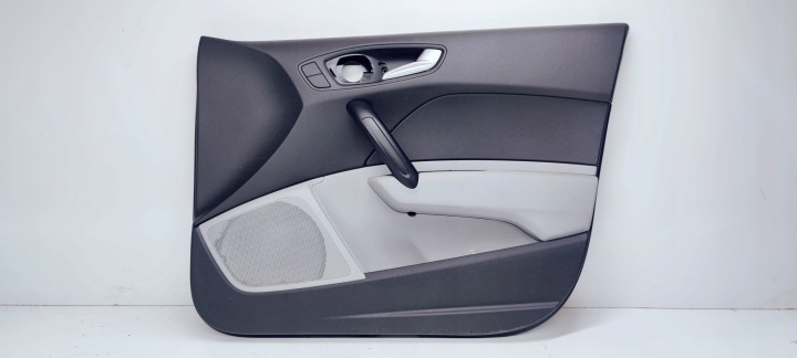 bok vrata desni prednji dio AUDI A1 8X4867106 *60*