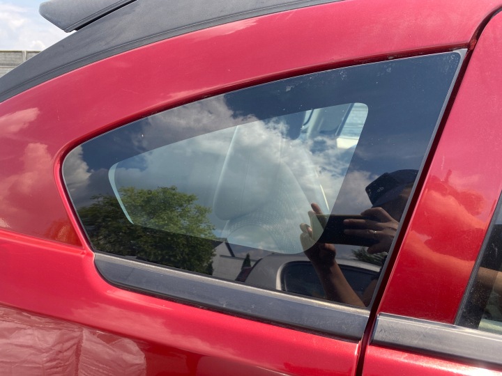 prozor bočno karoserija desna Dodge Caliber 06-12