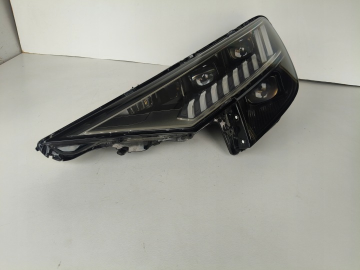 Licht links REFLEKTOR AUDI Q8 4M8 FULL LED MATRIX