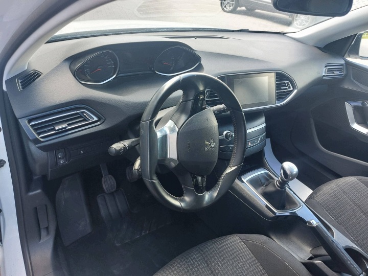 PEUGEOT 308 II T9 LIFT přístrojová deska konzola airbagy airbag napínací pásy EUROPA originál