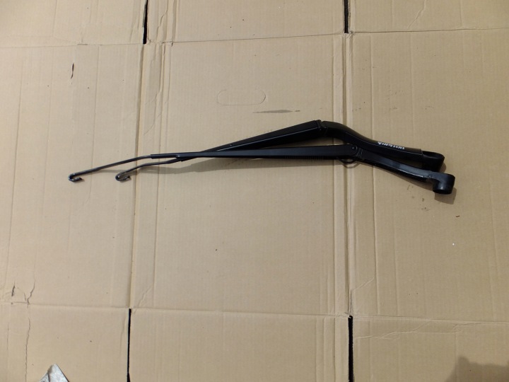nosač metlica brisača lijevog desna komplet opel insignia a 13227399 13227398
