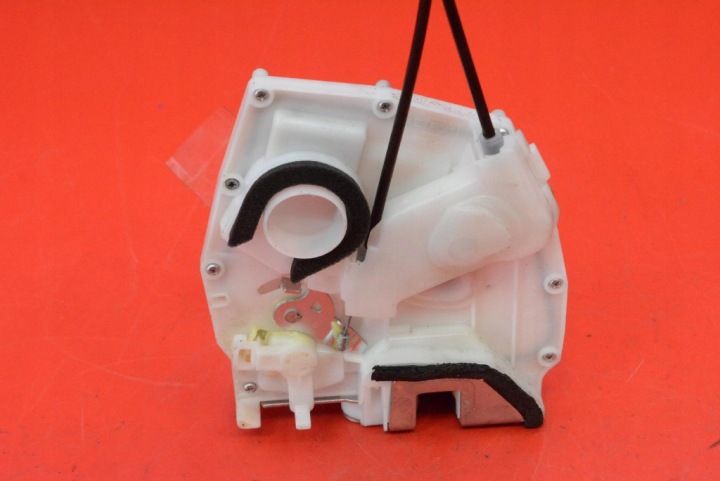 НАБЛЮДЕНИЕ НА НАБЛЮДАТЕЛИТЕ ЕС 82301-68LA1 SUZUKI SWIFT 5 V MK7 5D HB 10-15 5