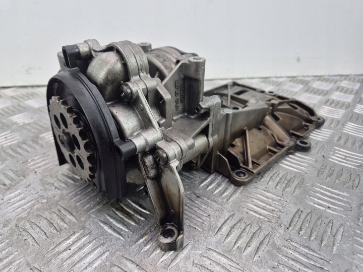 oil pump BMW 5 E60 E61 520d 914030754 N47D20A