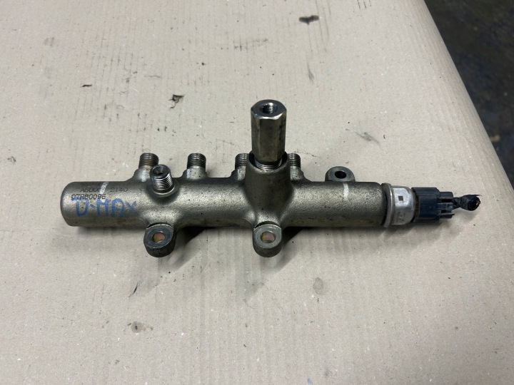 ISUZU D-MAX 2,5 D Rampe injection A50002140