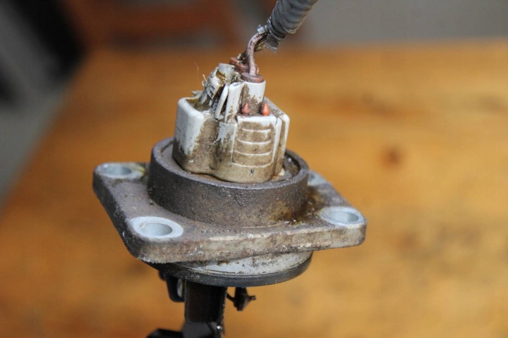MESURE DU NIVEAU AURIS OIL ET DE LA COROLLE E15 1,4 D4D 6