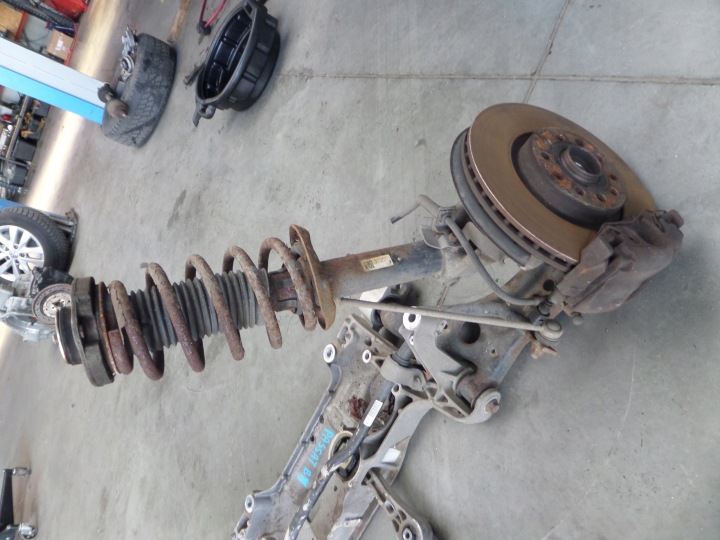 VW PASSAT B6 2.0TDI mcpherson achsschenkel radnabe radlager links vorne 3C0413031AT