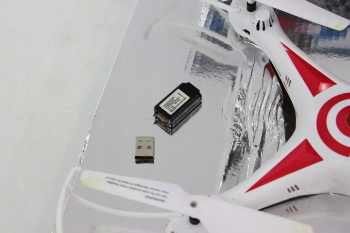 Іграшка дистанційно керована літаюча іграшковий дрон Revell на подарунок (після повернення) — фото 6