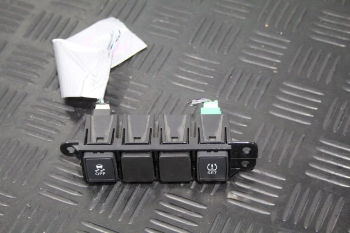 levers consoles OFF running board NISSAN JUKE F15 LIFT 681RU-BV90A