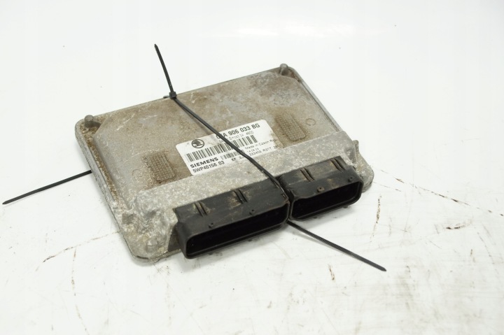 computer des motors 06A906033BG SKODA OCTAVIA und LIFT