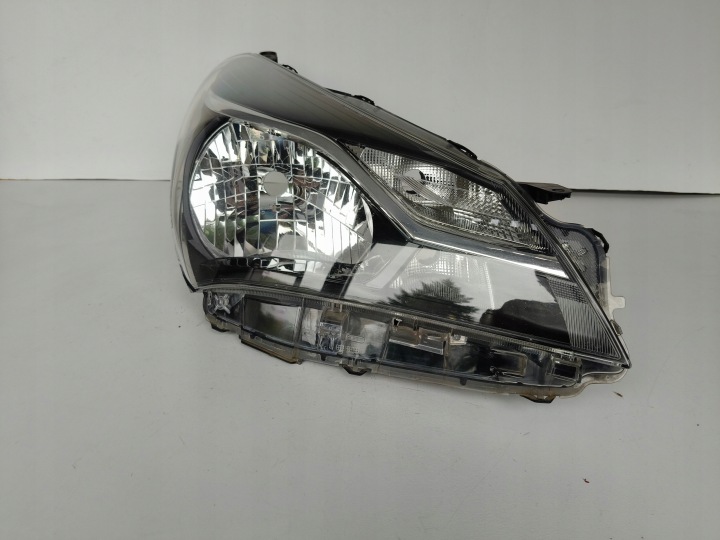 light right REFLEKTOR TOYOTA YARIS III 17- LIFT