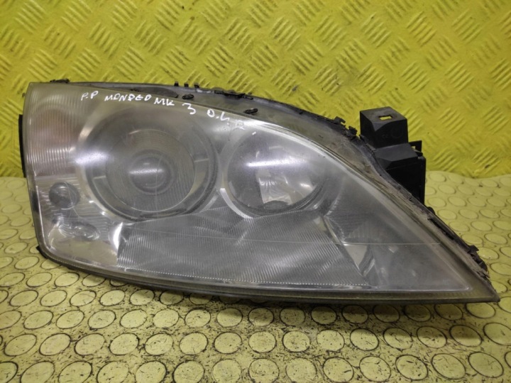 FORD MONDEO MK3 REFLEKTOR Licht rechts vorne 0301174672