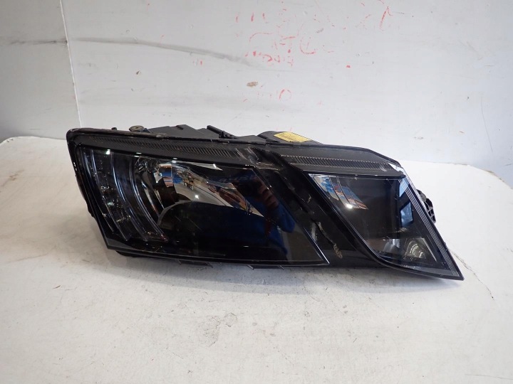 FEUX PHARE AVANT AVANT DROIT SKODA OCTAVIA III LIFT 2016- 5E1941016C