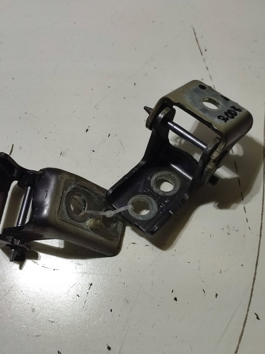 Peugeot 2008 II 2020 heck Seite links scharniere Tür tylnych / Komplet