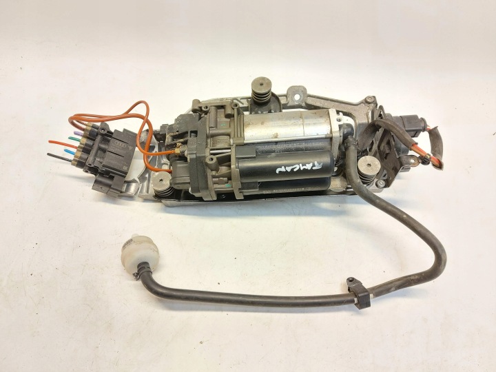 Porsche Taycan GTS 9J1 2023r Compressore rozdzielacz pneumatyki Della sospensione