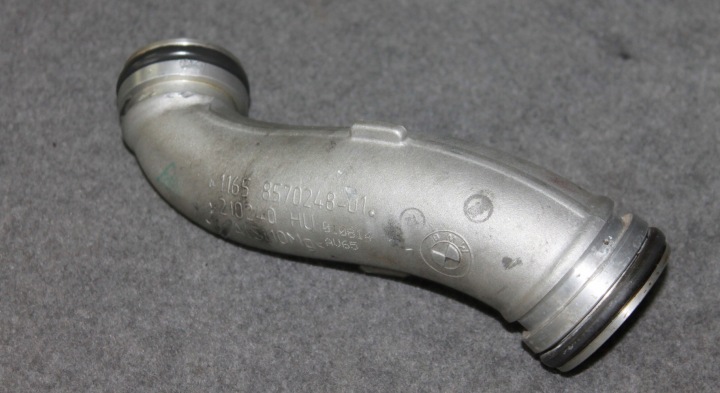 BMW G30 G32 G11 G15 4.0D B57D30B - pipe clutch TURBO 8570248