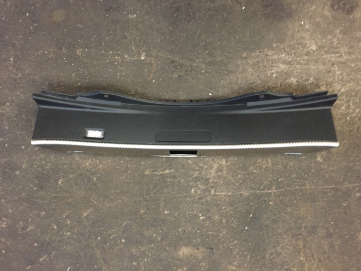 AUDI A8 D4 kryt lišta PRAHU kufru 4H0863471
