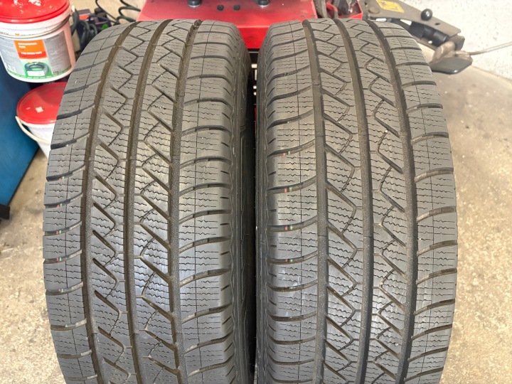 pneumatiques, pneus toutes saisons 225/65R16C Goodyear Vector 4seasons Cargo comme neuf 9,5mm