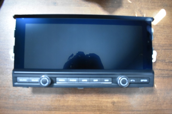 IDEALNY MONITOR EKRAN LCD MULTIMEDIALNY PORSCHE MACAN LIFT 1