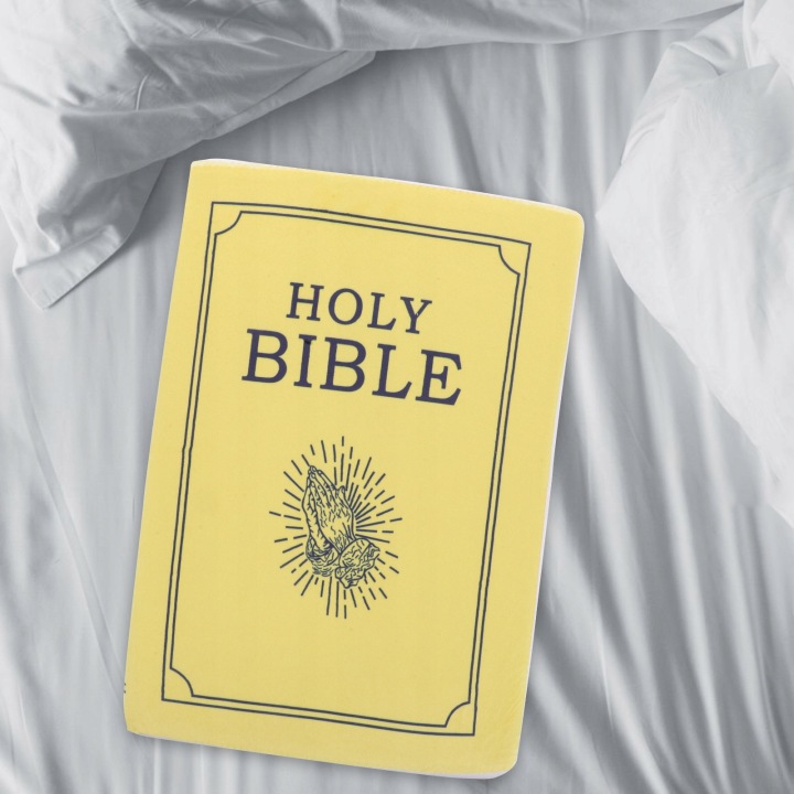 Жовта плюшева подушка книжка біблія для дитячої кімнати — фото 13