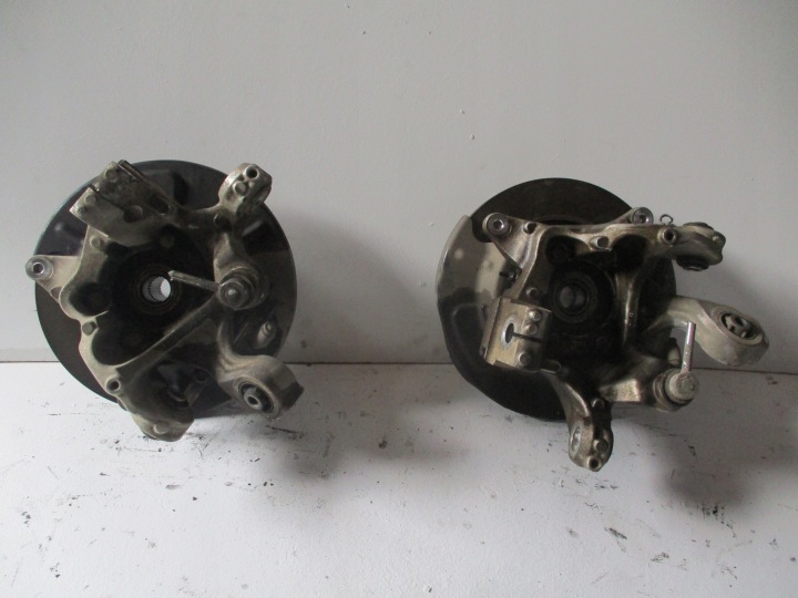 Moyeu support broche Arrière SUBARU FORESTER V 2.0i Droit Gauche