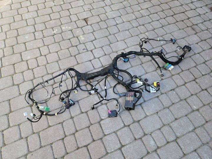 wiring bundle of the dashboard consoles changer 39172113_1 I06VY85 Opel Astra K