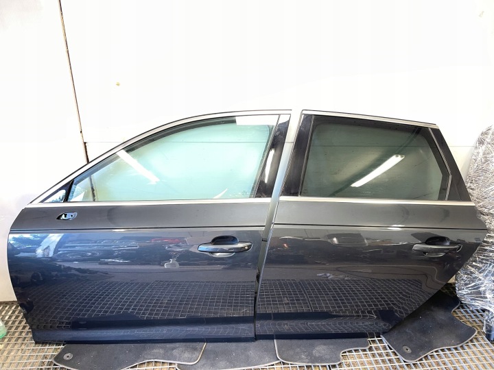AUDI A4 B9 KOMBI 8W0 dveře levé záď LX7L kompletní W barva ORYG LAKIER EUR