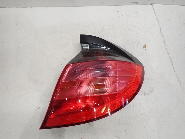 Licht heck hinten rechts MERCEDES C-KLASA W203 COUPE 2001-2008 A2038200664