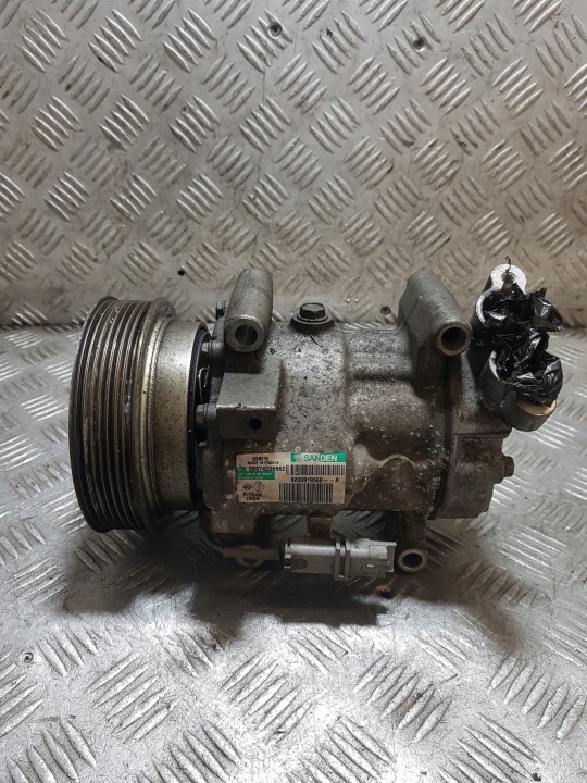 Compresseur Climatisateur air conditionné RENAULT CLIO 3 8200819568-A SD6V12