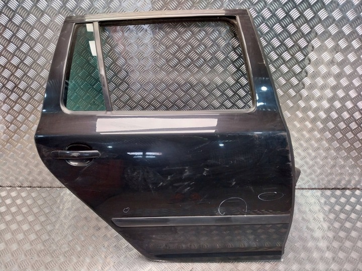 dvere zadok pravé SKODA OCTAVIA II KOMBI 04