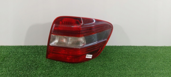 MERCEDES ML W164 rechts Licht heck SPORT CIEMNA
