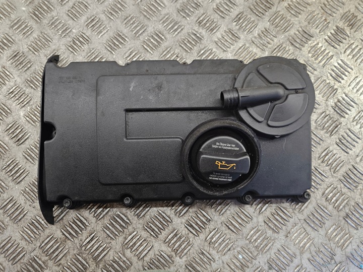 cover of valves Volkswagen Passat B6 2005 03G103475