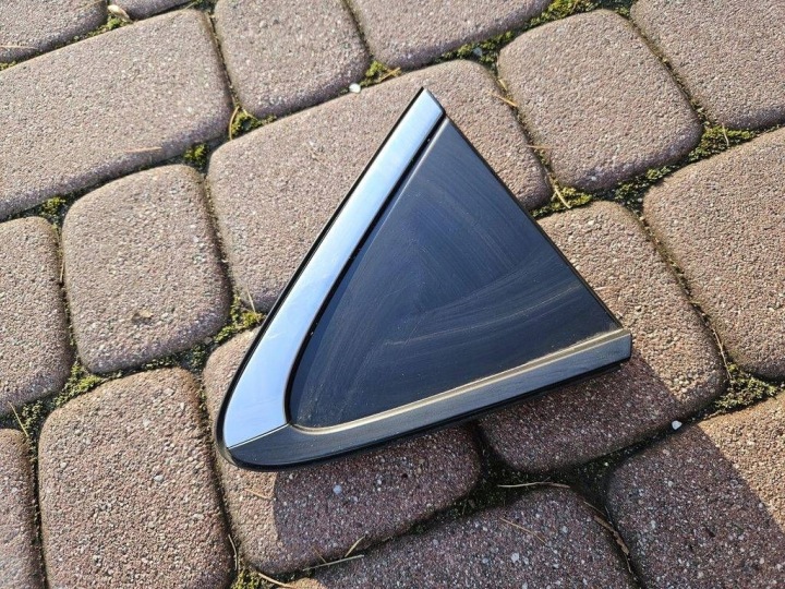 moulding trojkat of a fender rear part rear right Toyota Corolla E210 E21 62505-02050