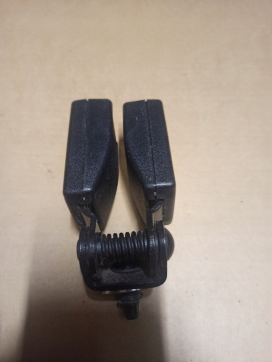 OPEL ZAFIRA A KLAMRA SRODKOWEGO supports safety seat of the rear 90580904