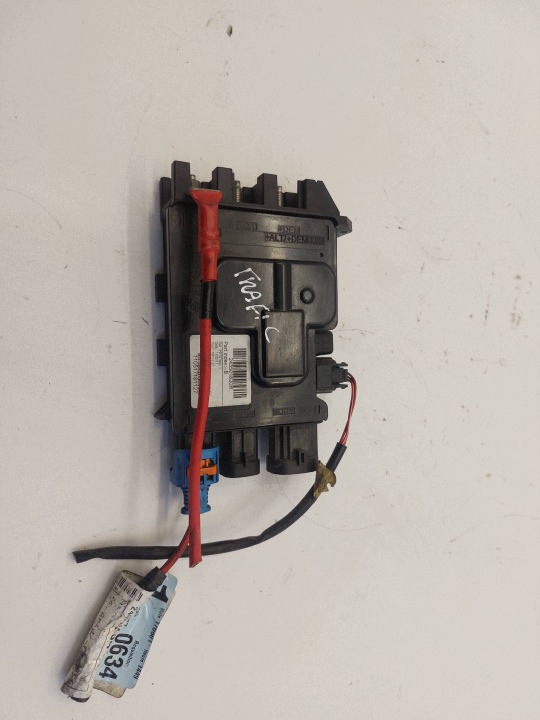 VIVARO B RENAULT TRAFIC III module of the battery 243501820R