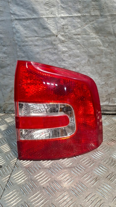 Feux phare Droite Arrière SKODA OCTAVIA II KOMBI