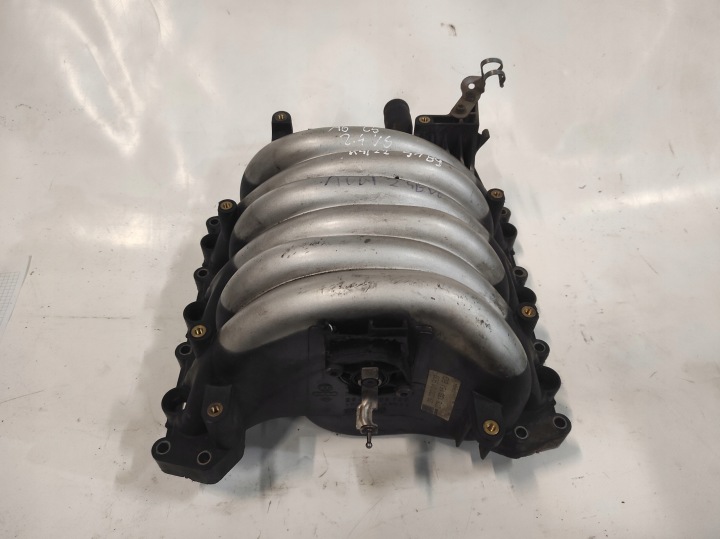 Audi A6 C5 2.4 V6 OE 078133151EG intake manifold