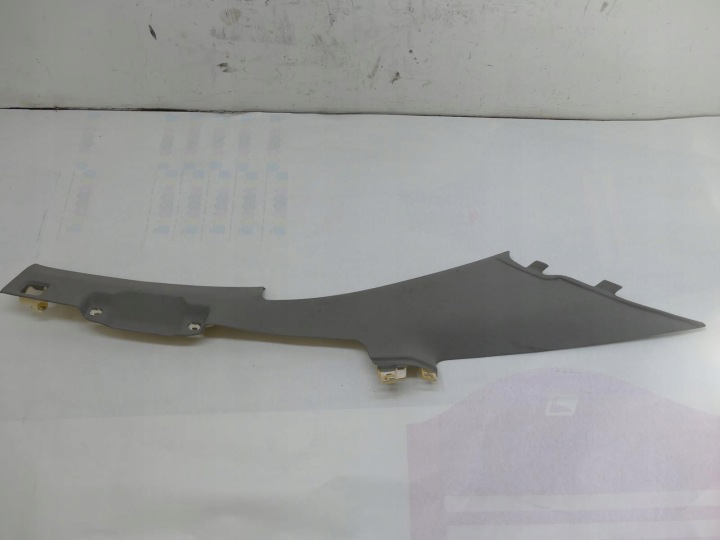 AUDI A8 D3 LIFT kryt lišta SLUPKA levý záď