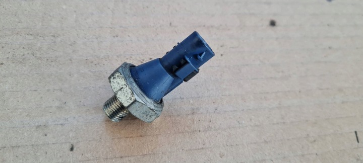 Q5 80A snímač tlaku oleje 2.0 TFSI 06K919081D A4 B9 8W A5