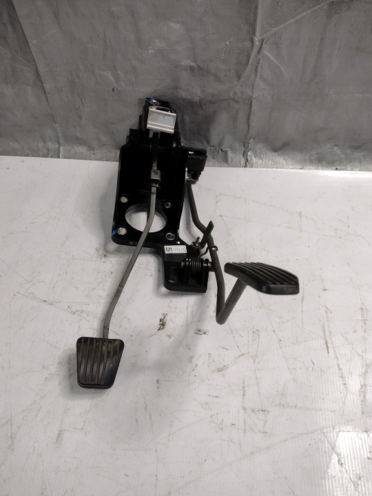 pedals gas brakes Chevrolet Lacetti 1,4 16V M1527115