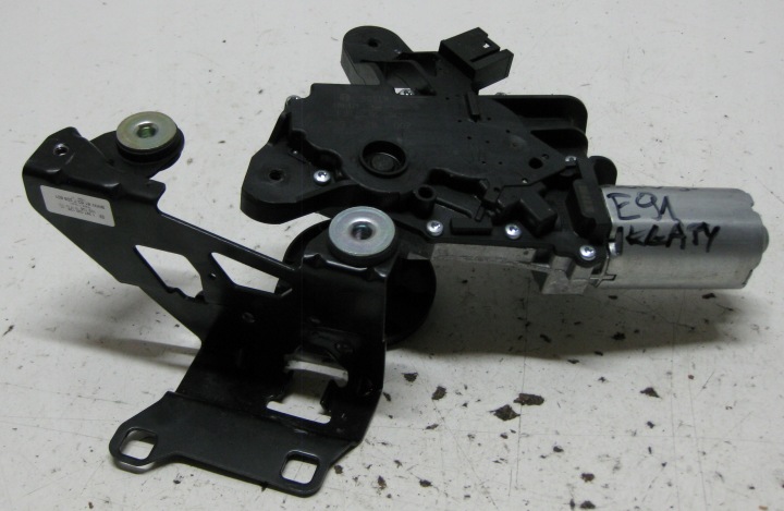 BMW E91 2.0 D 09R SILNICZK Essuie glaces du capot BAGAZNIAK 7220905